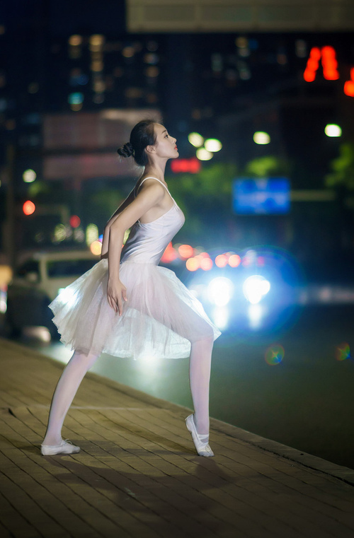 Kaiyun APP-城市街道：城市赛的速度与风景，城市街道图片 唯美 风景图片